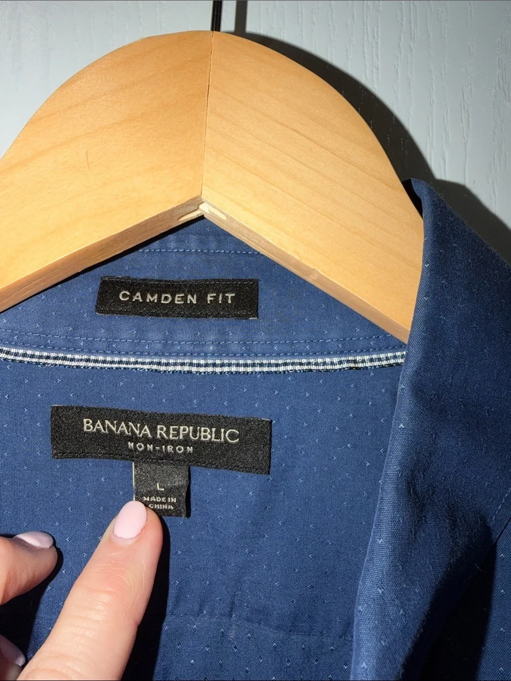 Banana Republic Blue Long-Sleeve Button-Down Shirt with dots size large non iron
